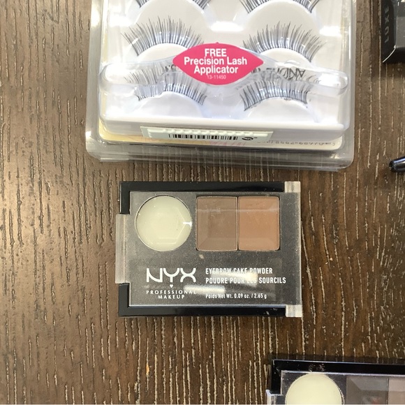 Eyelash and eyeshadow bundle - Picture 4 of 8